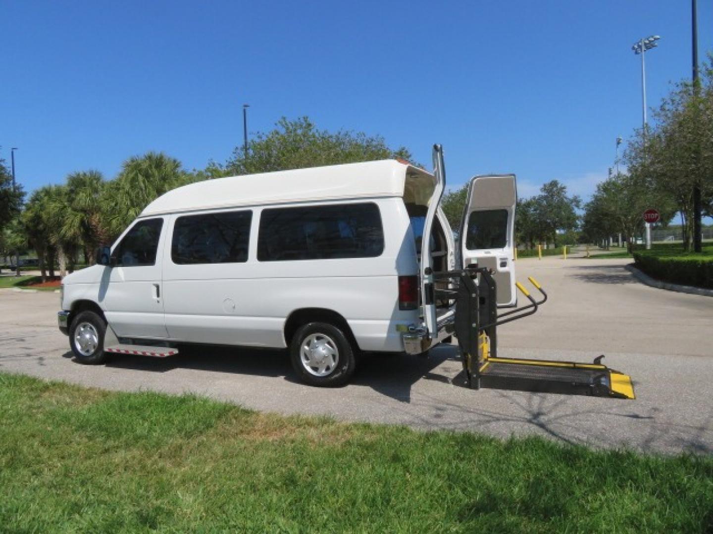 2014 White /Gray Ford E-Series Van (1FTNE1EW1ED) , Automatic transmission, located at 4301 Oak Circle #19, Boca Raton, FL, 33431, (954) 561-2499, 26.388861, -80.084038 - Photo#2